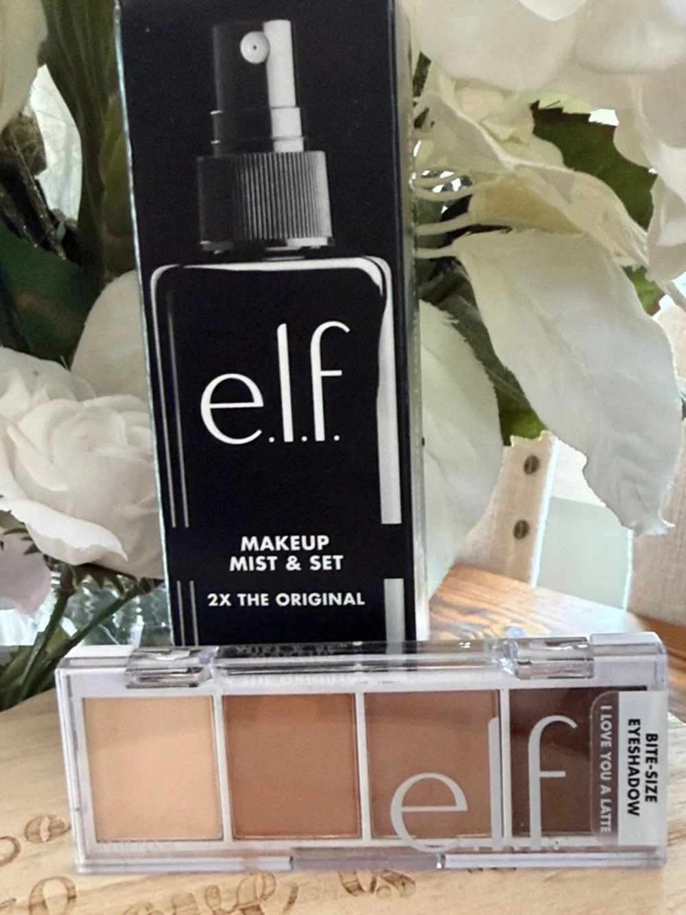 e.l.f. Makeup Mist & Set with Mini Eyeshadow Palette NEW
